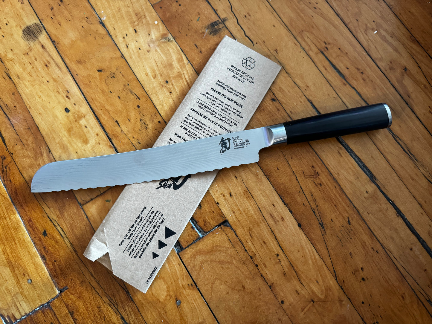 Shun Classic 9” Serrated Bread Knife DM0705